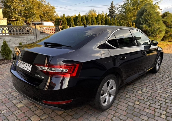 Skoda Superb cena 65000 przebieg: 102000, rok produkcji 2018 z Miłomłyn małe 67